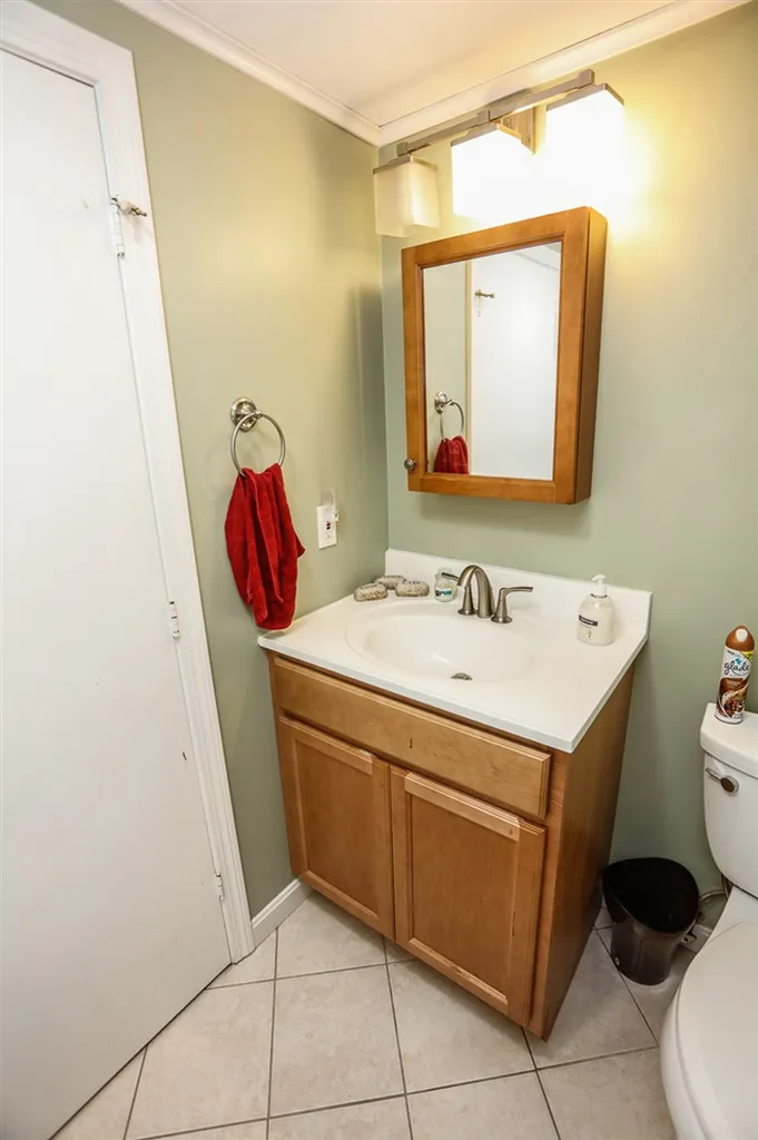 31 Oakridge Drive Londonderry NH 03053
