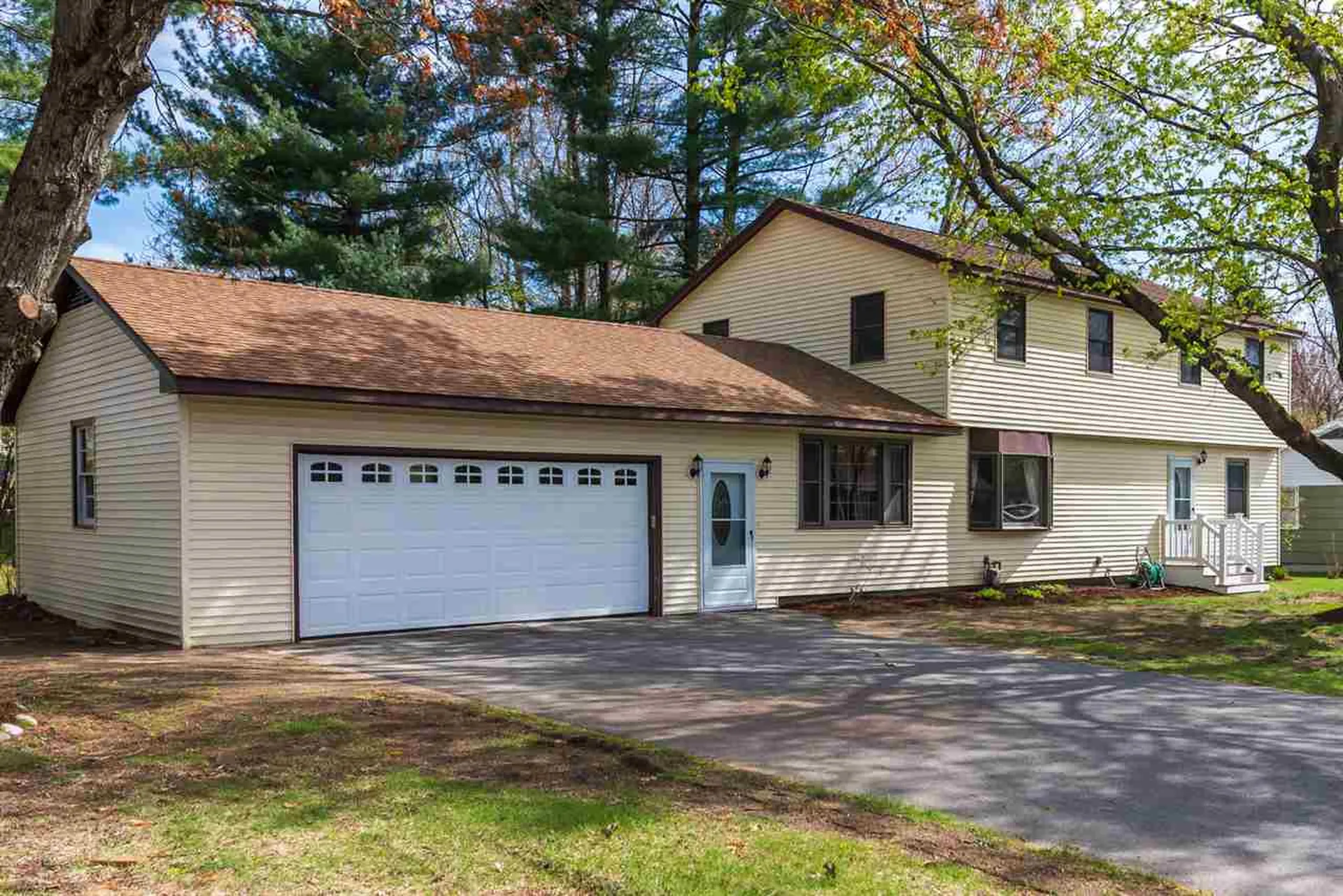 18 Tamarack Street Hudson NH 03051