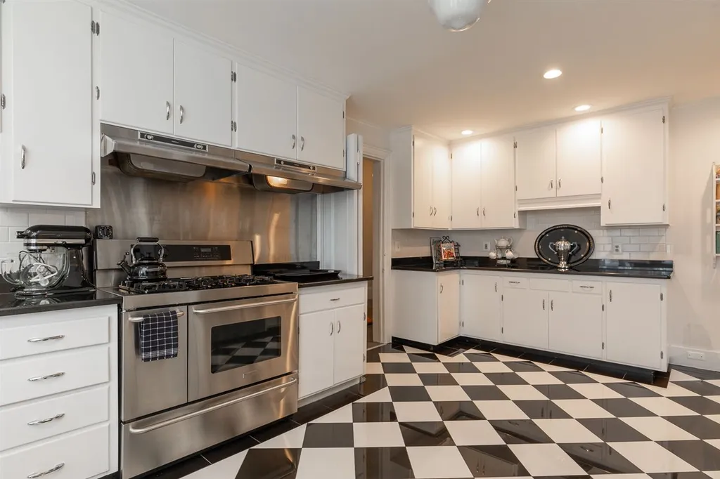 9 Atlantic Avenue North Hampton NH 03862