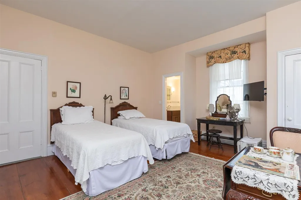 9 Atlantic Avenue North Hampton NH 03862