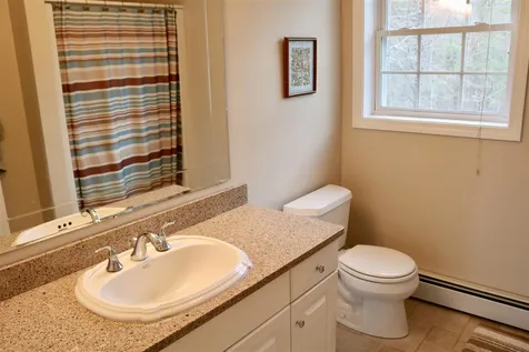 20 Winslow Drive Newmarket NH 03857-2198