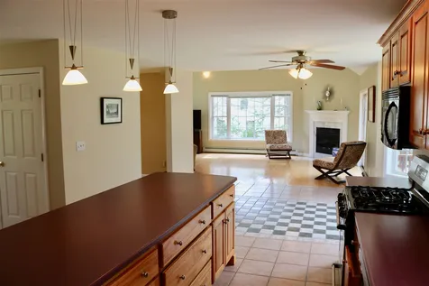 20 Winslow Drive Newmarket NH 03857-2198