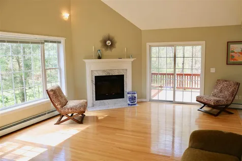 20 Winslow Drive Newmarket NH 03857-2198