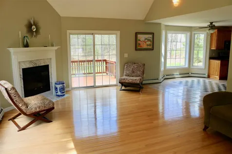 20 Winslow Drive Newmarket NH 03857-2198
