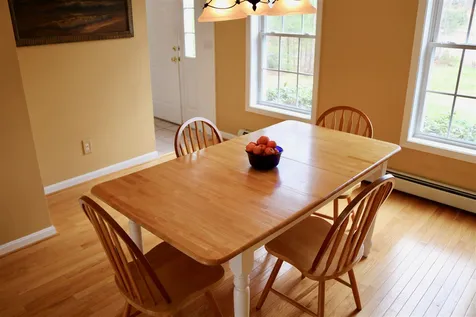 20 Winslow Drive Newmarket NH 03857-2198