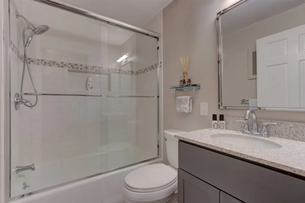 51 South Road North Hampton NH 03862