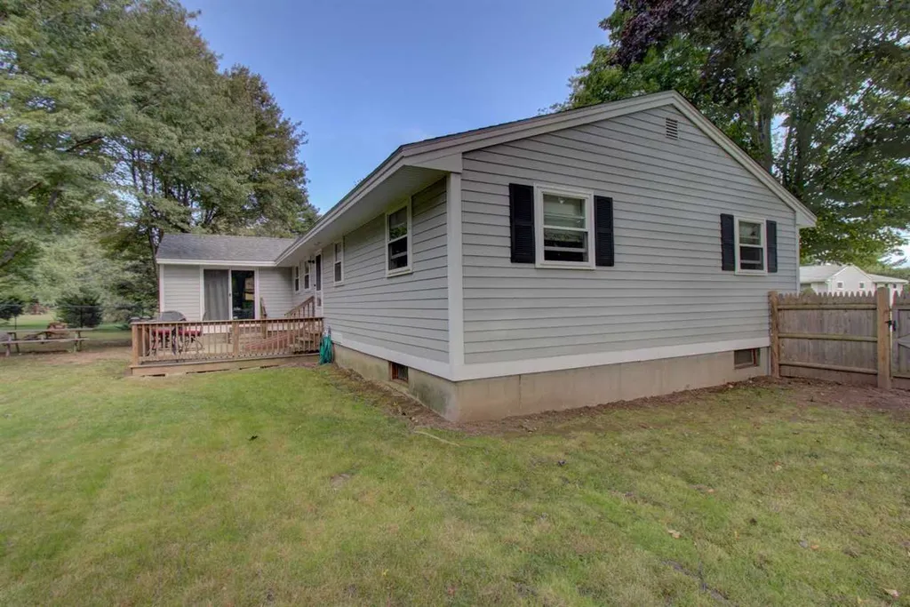 51 South Road North Hampton NH 03862