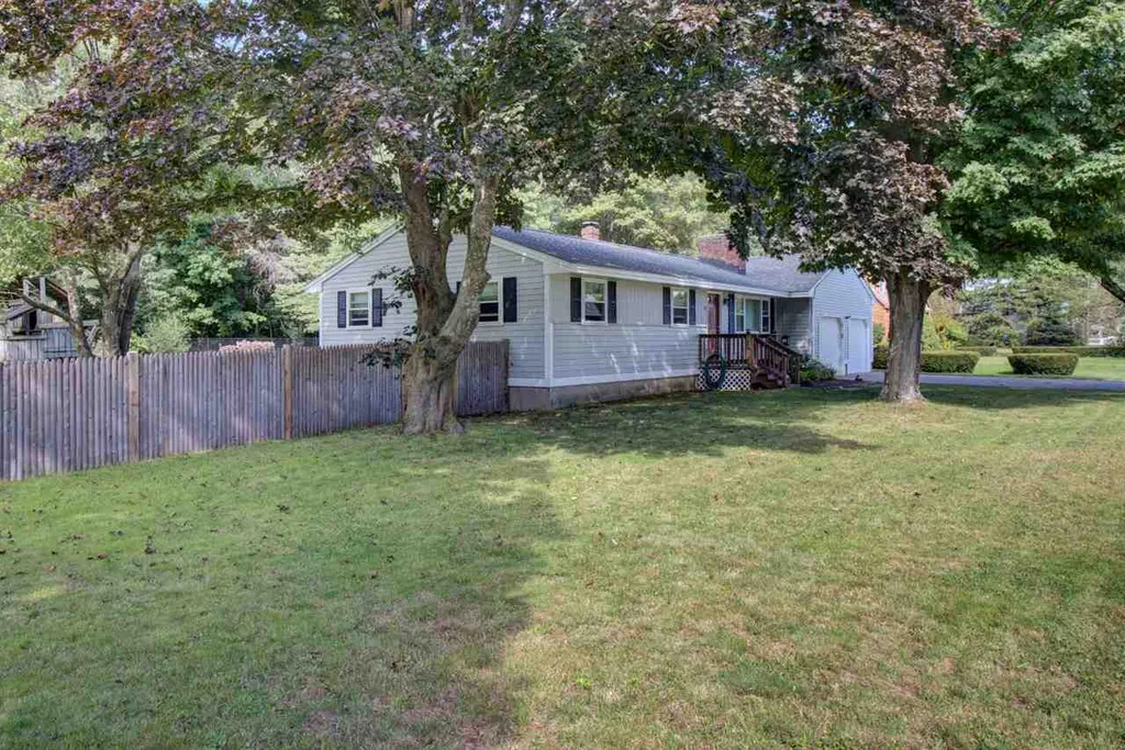 51 South Road North Hampton NH 03862