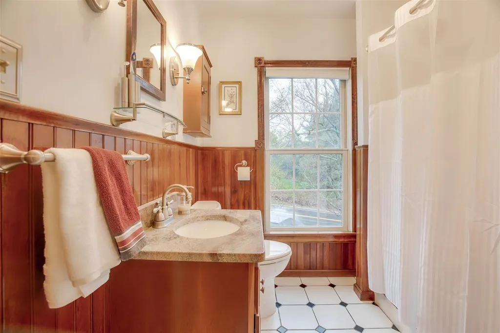 627 Haverhill Road Chester NH 03036