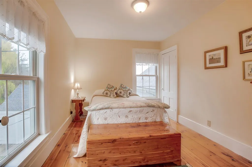 627 Haverhill Road Chester NH 03036