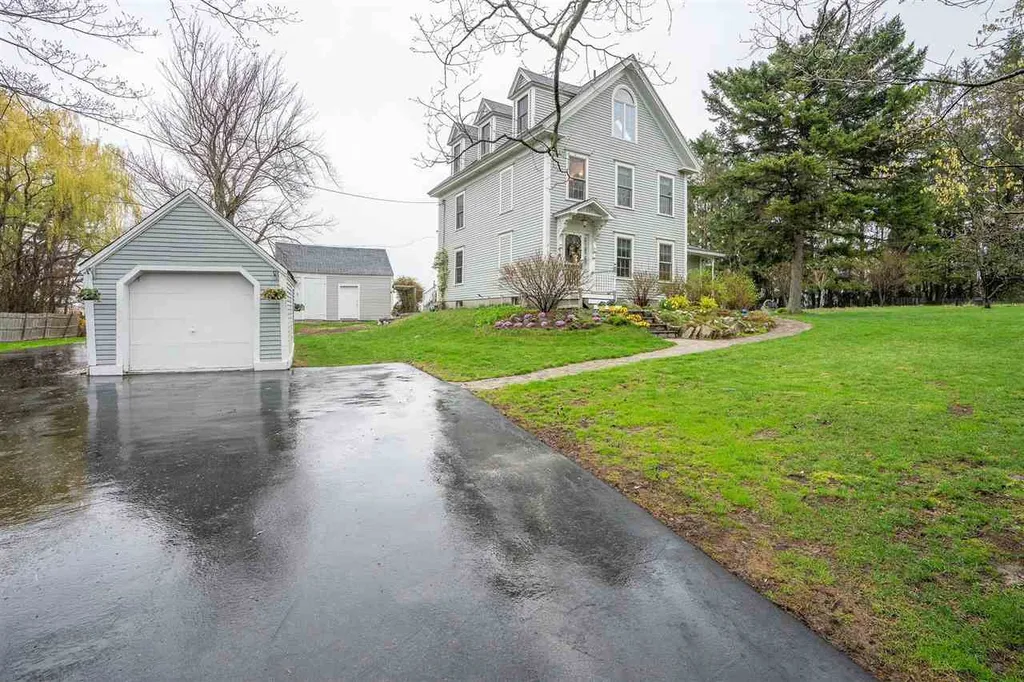 627 Haverhill Road Chester NH 03036