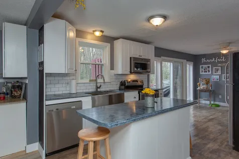 29 Wright Road Derry NH 03038
