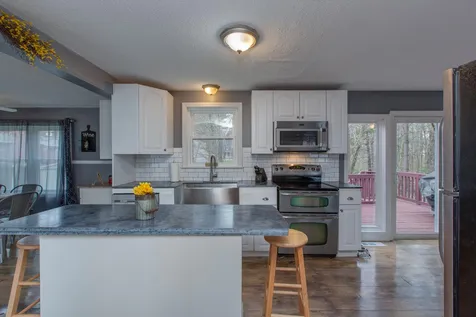 29 Wright Road Derry NH 03038