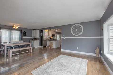29 Wright Road Derry NH 03038