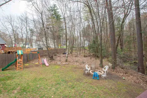 29 Wright Road Derry NH 03038