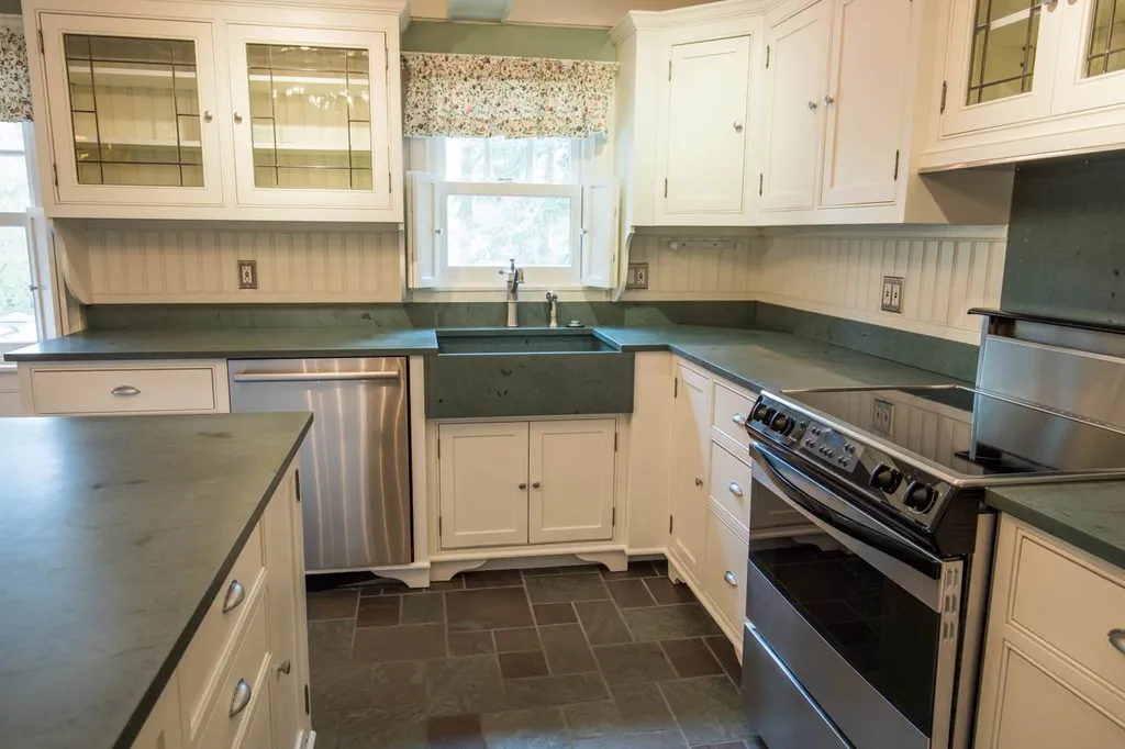 15 Towle Avenue Exeter NH 03833