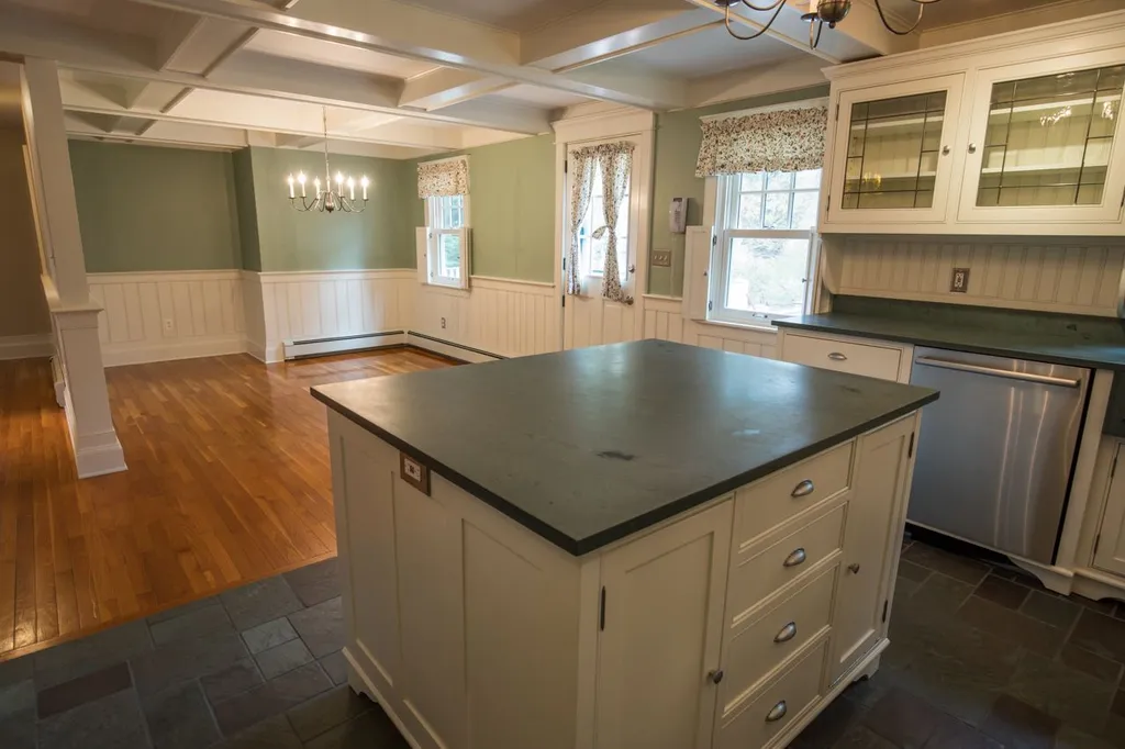 15 Towle Avenue Exeter NH 03833