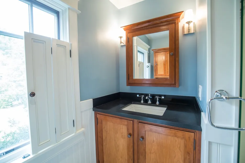 15 Towle Avenue Exeter NH 03833