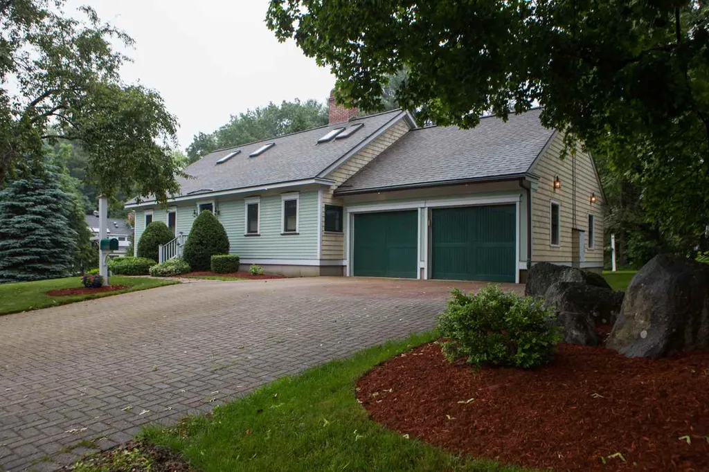 15 Towle Avenue Exeter NH 03833