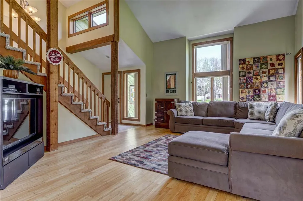 8 Meadowcrest Road Hooksett NH 03106