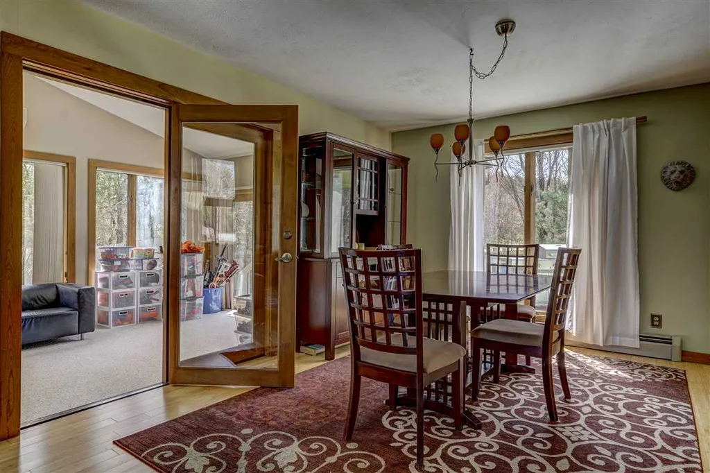 8 Meadowcrest Road Hooksett NH 03106