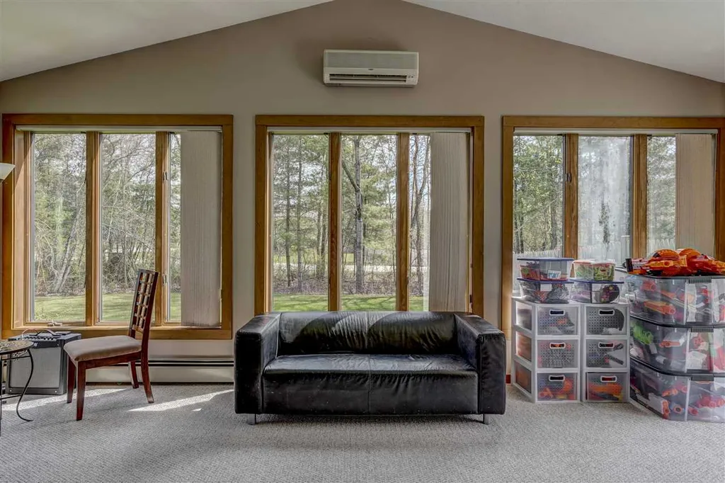 8 Meadowcrest Road Hooksett NH 03106