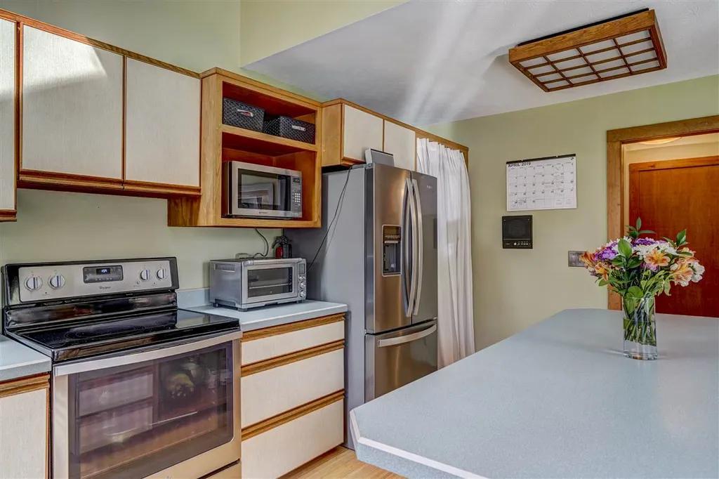 8 Meadowcrest Road Hooksett NH 03106