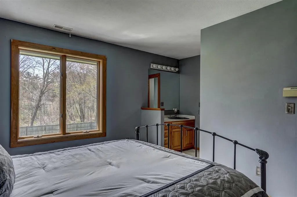 8 Meadowcrest Road Hooksett NH 03106