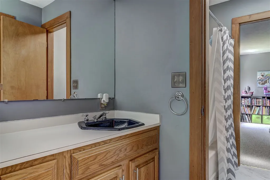 8 Meadowcrest Road Hooksett NH 03106
