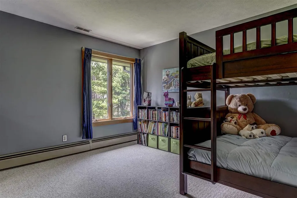 8 Meadowcrest Road Hooksett NH 03106