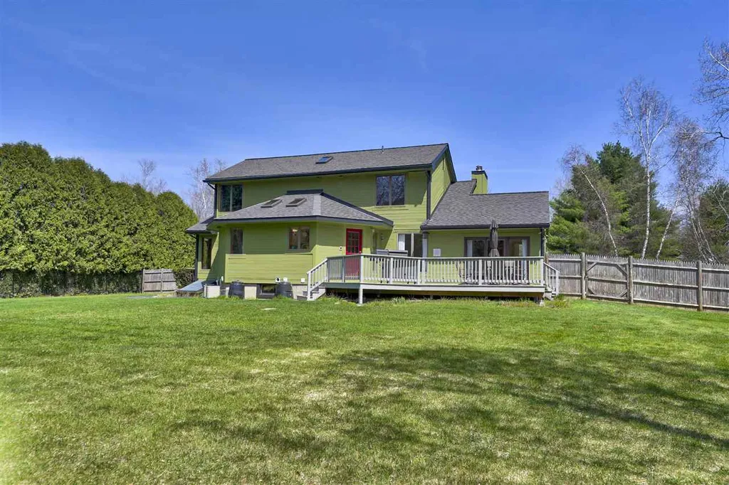 8 Meadowcrest Road Hooksett NH 03106