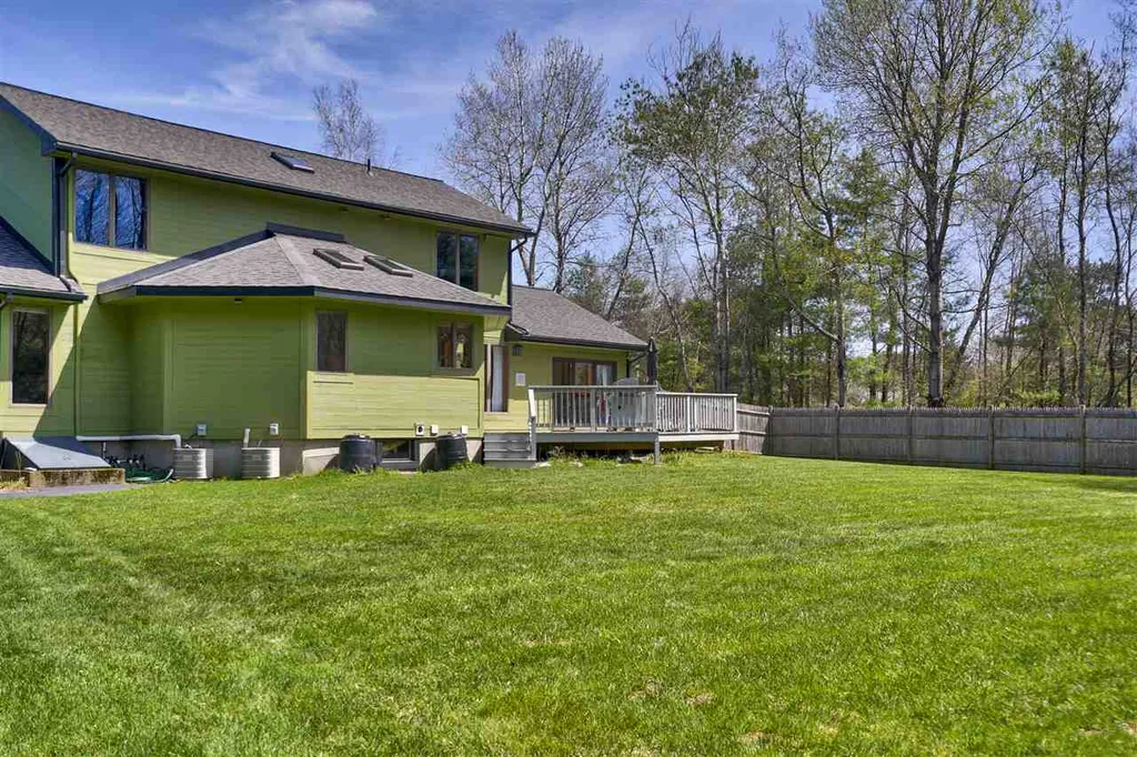 8 Meadowcrest Road Hooksett NH 03106