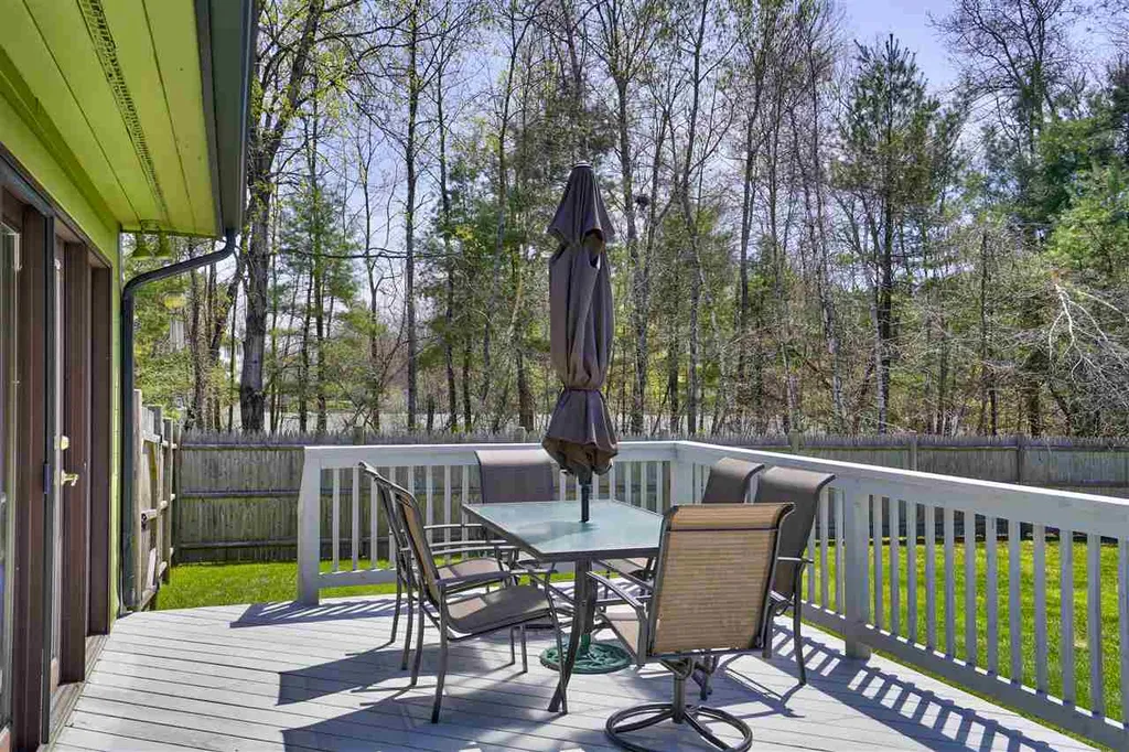 8 Meadowcrest Road Hooksett NH 03106
