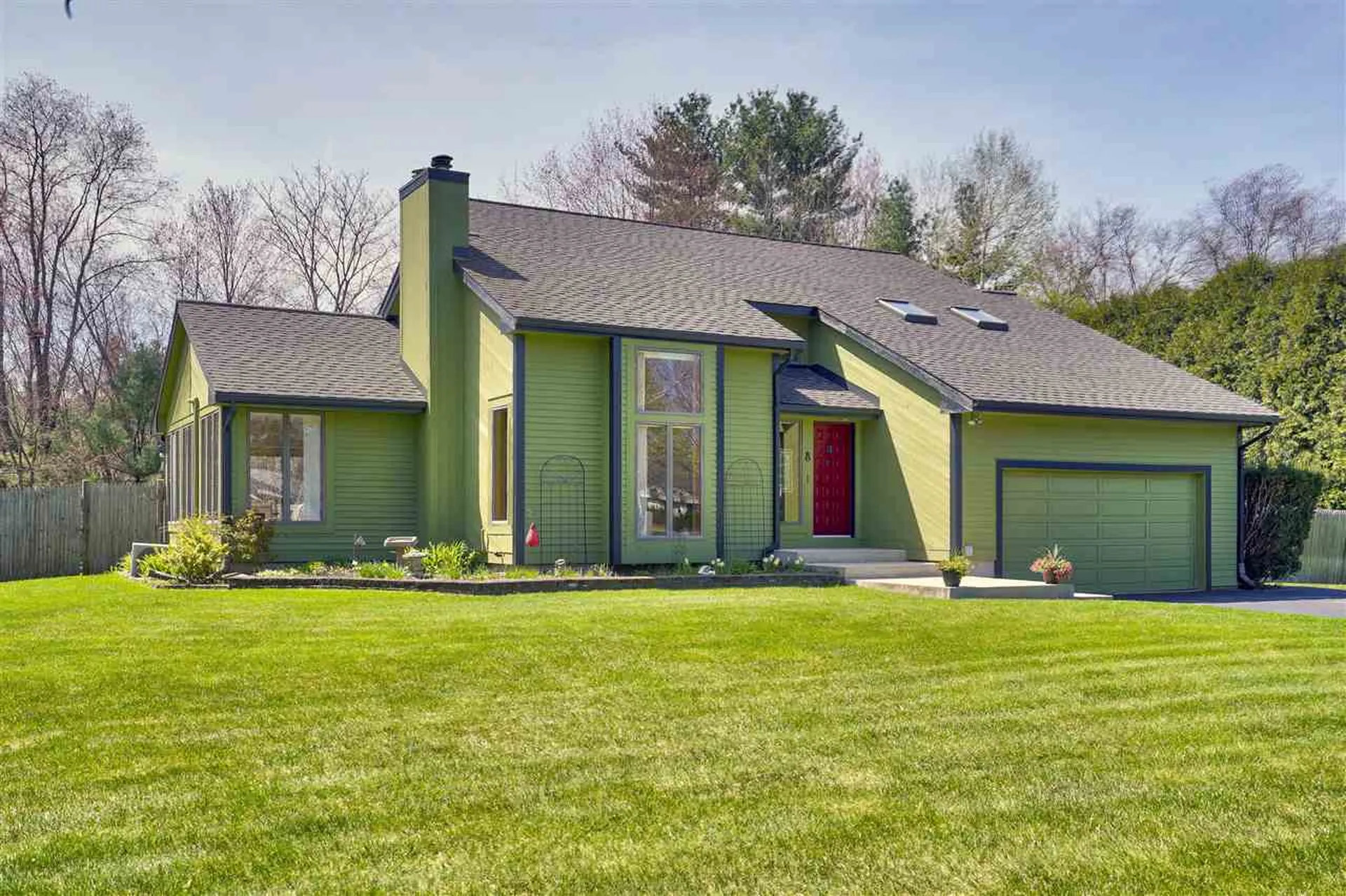 8 Meadowcrest Road Hooksett NH 03106