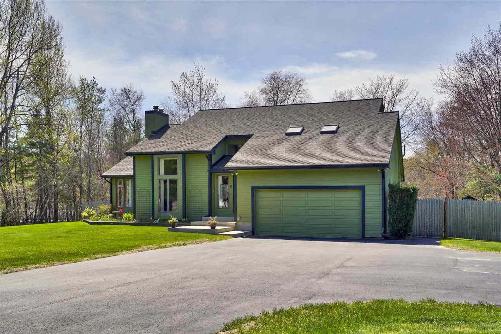 8 Meadowcrest Road Hooksett NH 03106