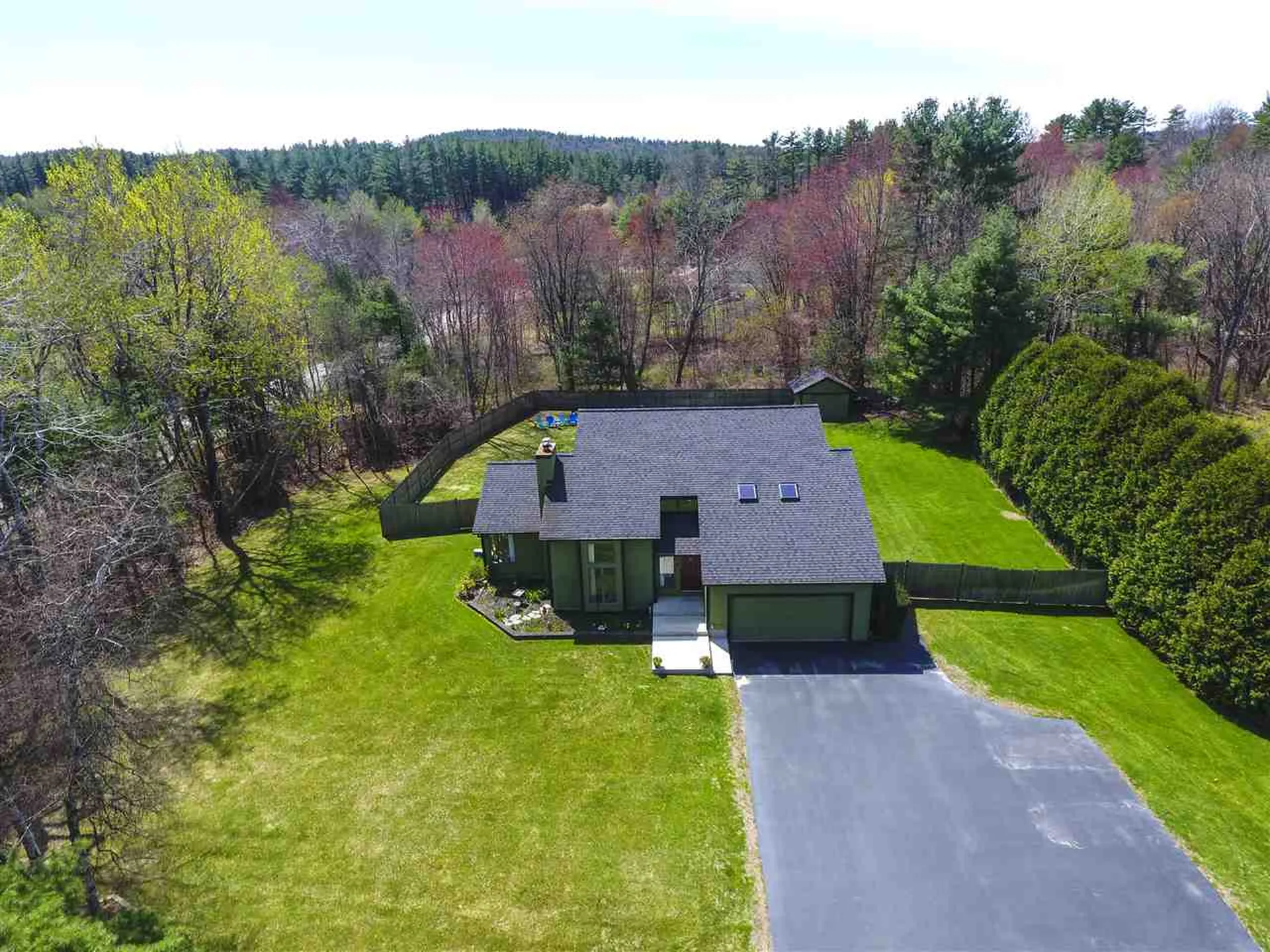 8 Meadowcrest Road Hooksett NH 03106
