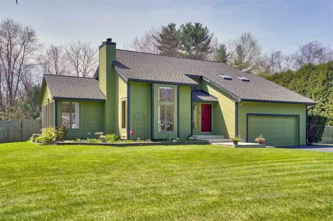 8 Meadowcrest Road Hooksett NH 03106