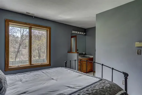 8 Meadowcrest Road Hooksett NH 03106