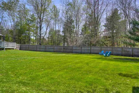 8 Meadowcrest Road Hooksett NH 03106