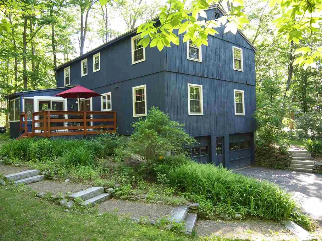 18 James Farm Road Lee NH 03861