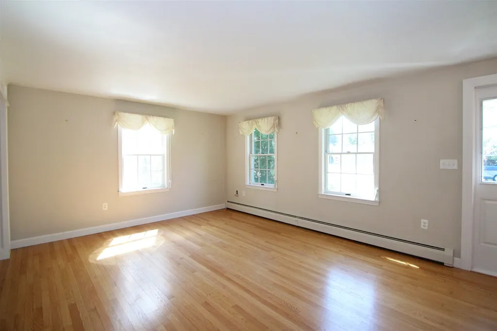 16 Victoria Circle Rochester NH 03867