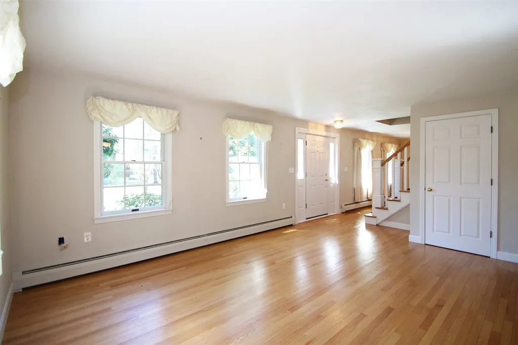 16 Victoria Circle Rochester NH 03867