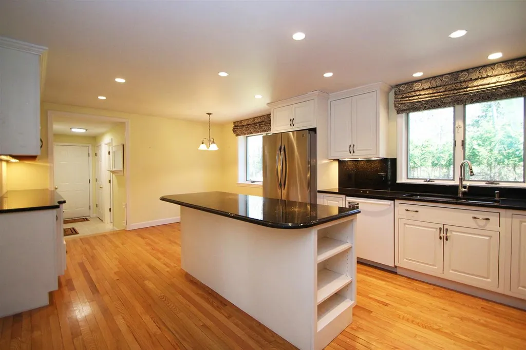 16 Victoria Circle Rochester NH 03867