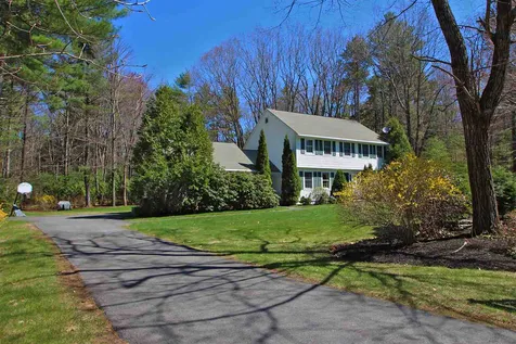 16 Victoria Circle Rochester NH 03867
