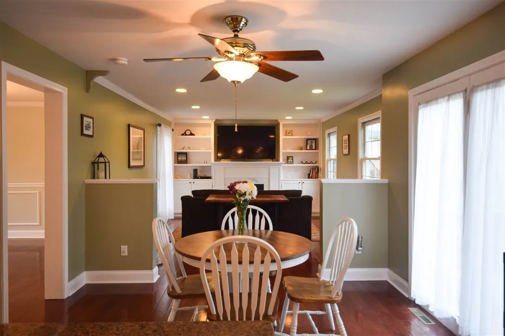 27 Hawthorn Circle Essex VT 05452