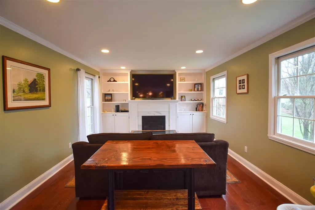 27 Hawthorn Circle Essex VT 05452