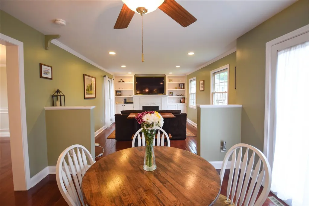 27 Hawthorn Circle Essex VT 05452