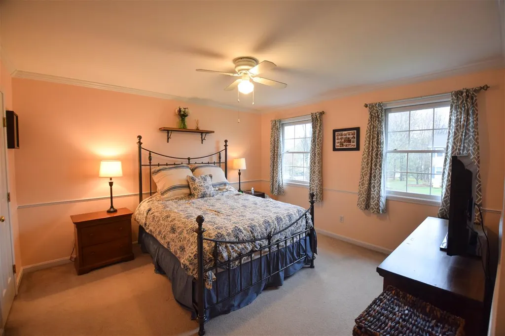 27 Hawthorn Circle Essex VT 05452