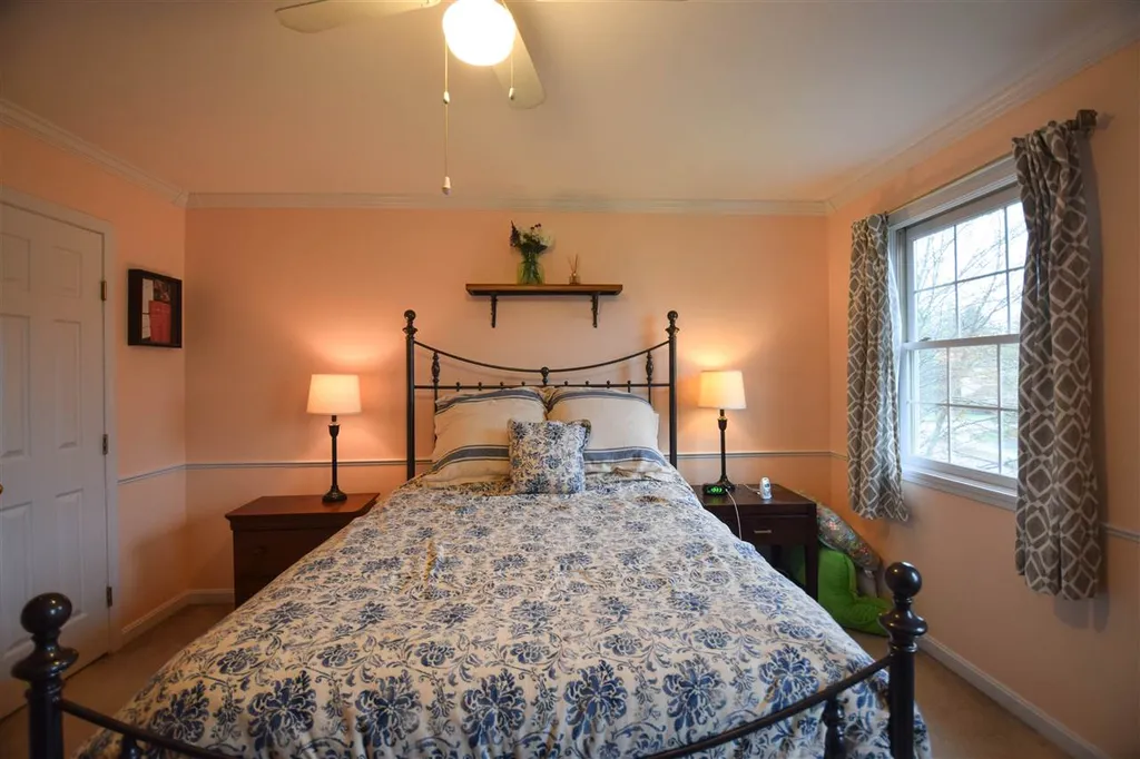 27 Hawthorn Circle Essex VT 05452