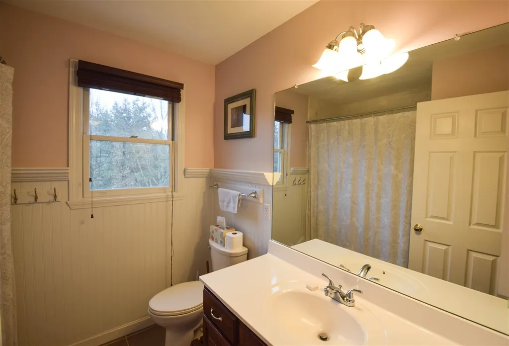 27 Hawthorn Circle Essex VT 05452